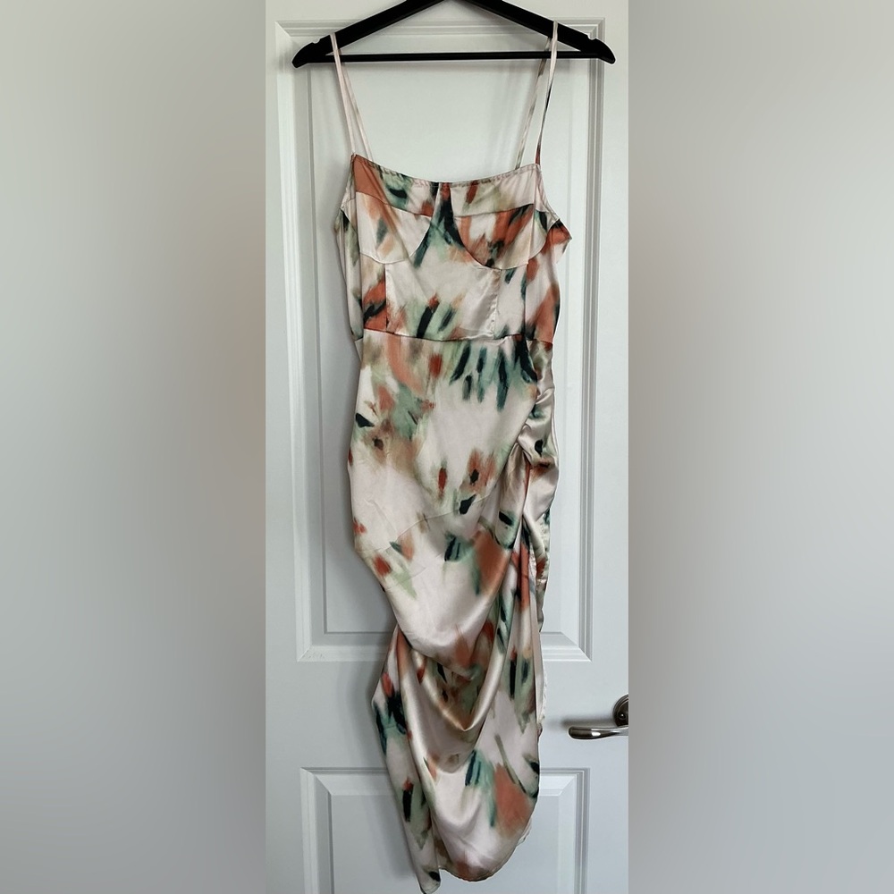 💖5 for $25 bundle deal💖
SHEIN Elegant Multicolor Satin Dress